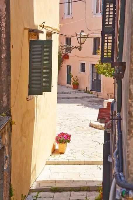 Venetian Well Gallery In Corfu Old Town *