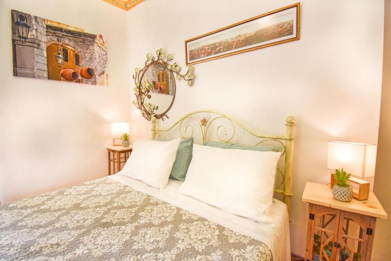 Apartment Venetian Well Gallery In Corfu Old Town Corfu (city)